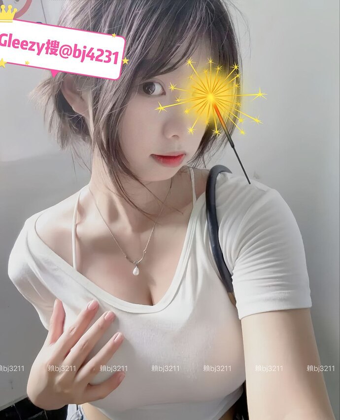中部 白嫩甜美可人兒 (1)